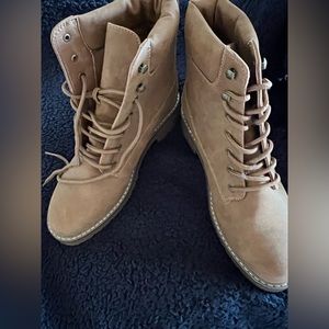 Combat boots